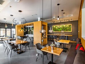 Breakfast, lunch and dinner served - ibis Plzen (Plzen)
