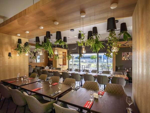 Breakfast, lunch and dinner served - ibis Plzen (Plzen)