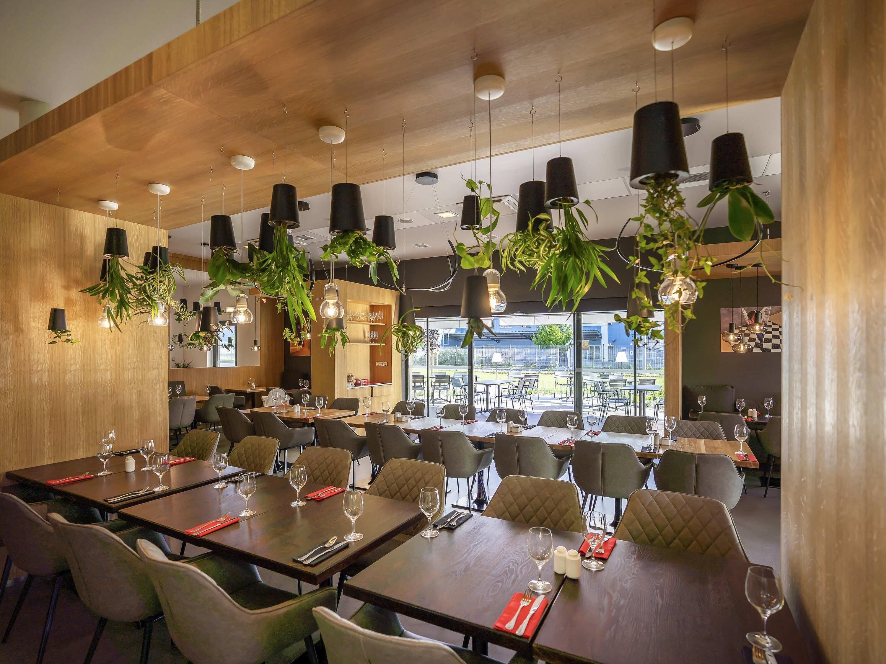 Breakfast, lunch, dinner served; garden views