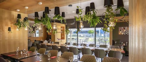 Breakfast, lunch, dinner served; garden views