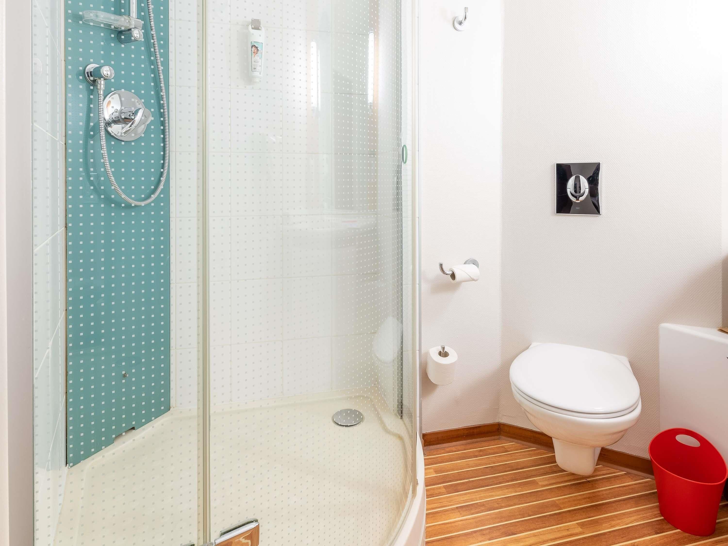 room, 2 single beds | hypo-allergenic bedding, in-room safe, desk, blackout curtains