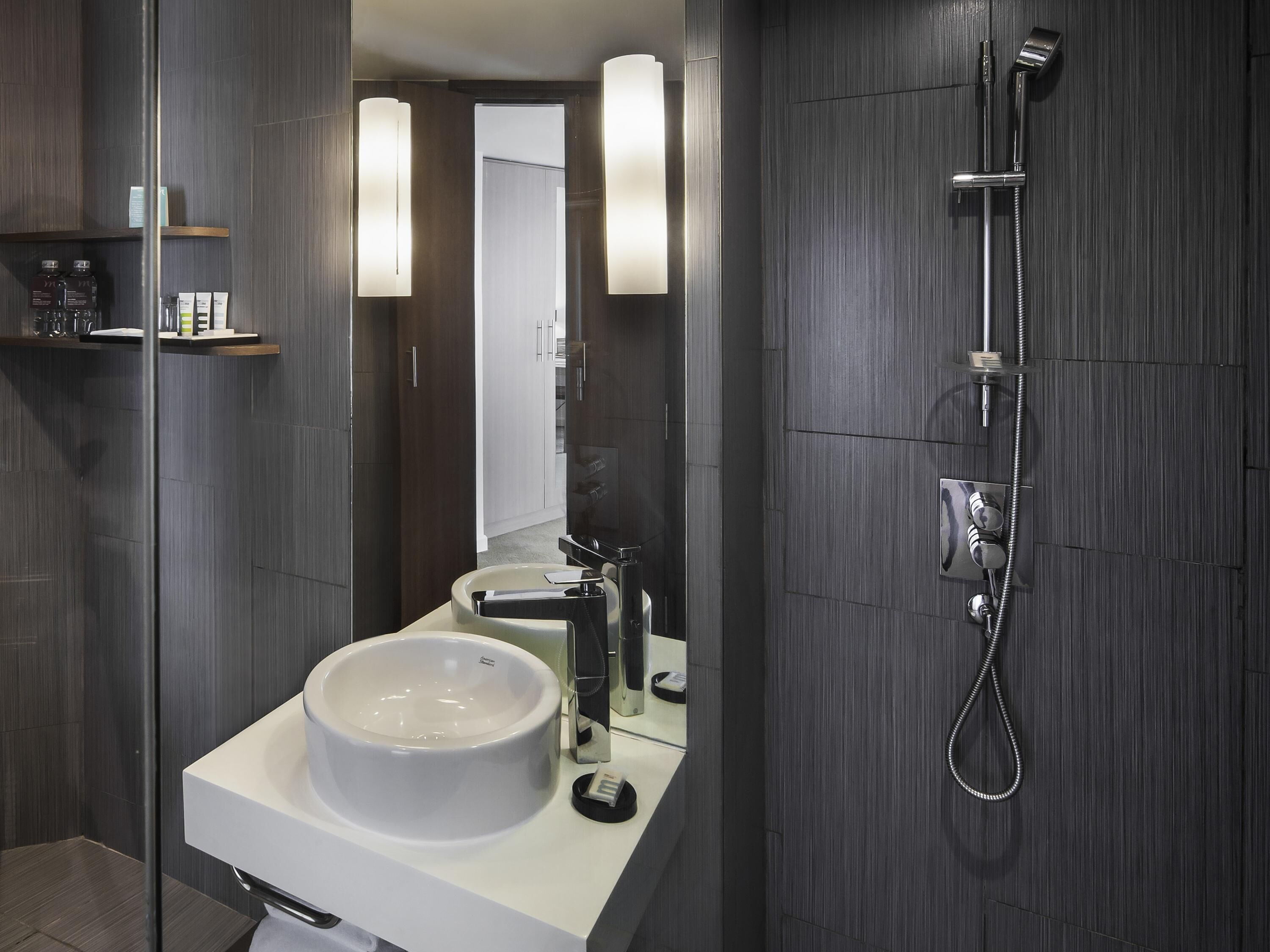 Classic Room, 2 Twin Beds, City View | Minibar, in-room safe, desk, blackout drapes
