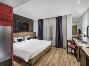 Classic Room, 1 Double Bed, City View | Minibar, in-room safe, desk, blackout drapes - Mercure Hanoi La Gare (Hanoi)