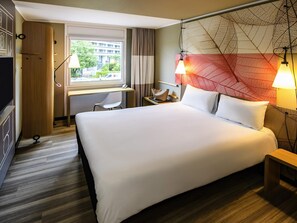 Standaard tweepersoonskamer, 1 tweepersoonsbed | Hypoallergeen beddengoed, een bureau, verduisterende gordijnen