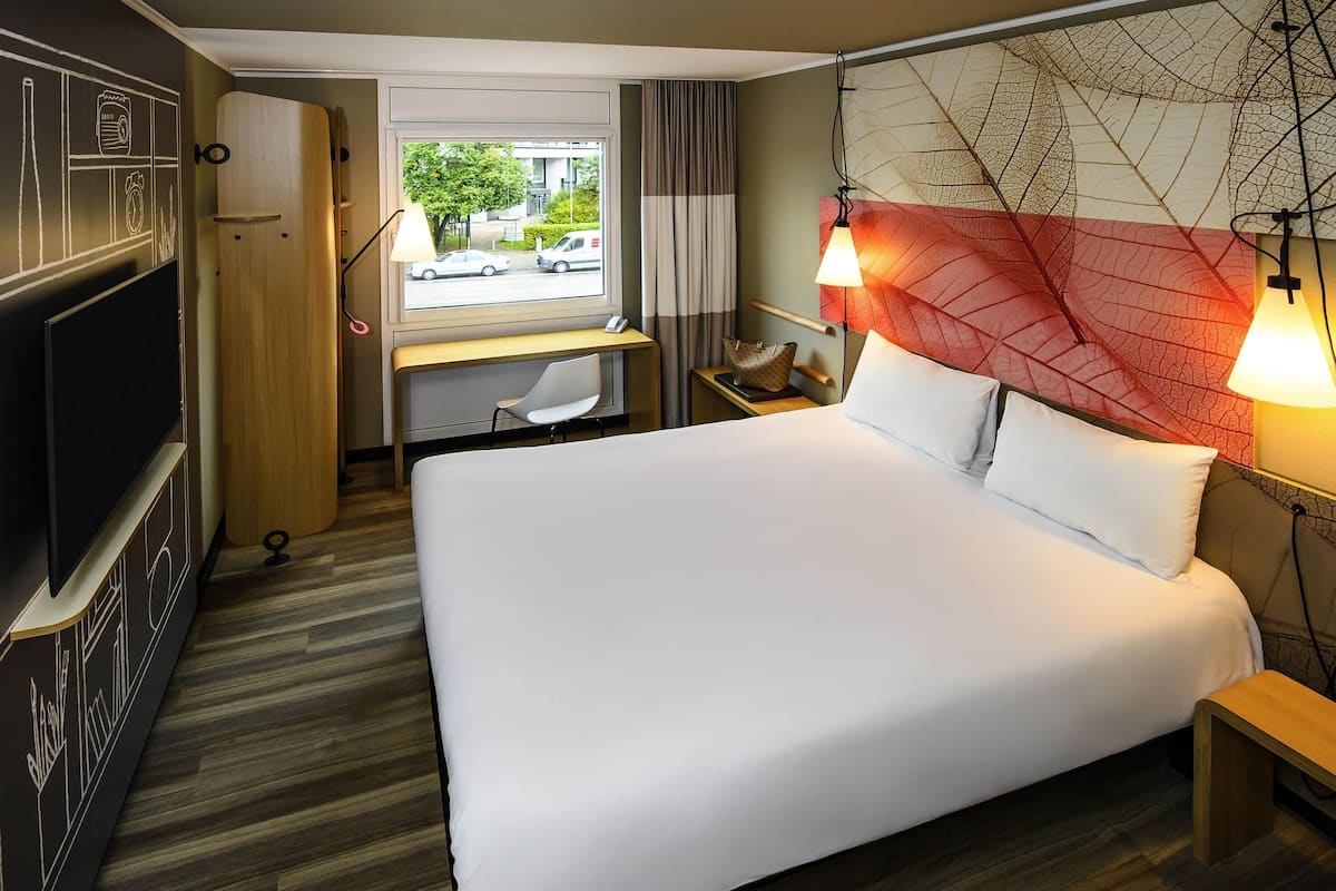 Standard Double Room, 1 Katil Kelamin (Double) | Peralatan tempat tidur hipoalergenik, meja, langsir/tirai gelap terus