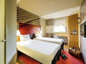 Hypo-allergenic bedding, desk, blackout drapes, soundproofing - ibis Muenchen City West (Munich)