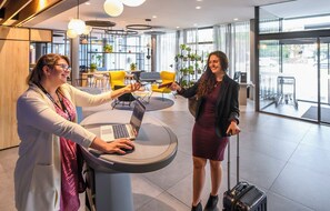 コンシェルジュ デスク