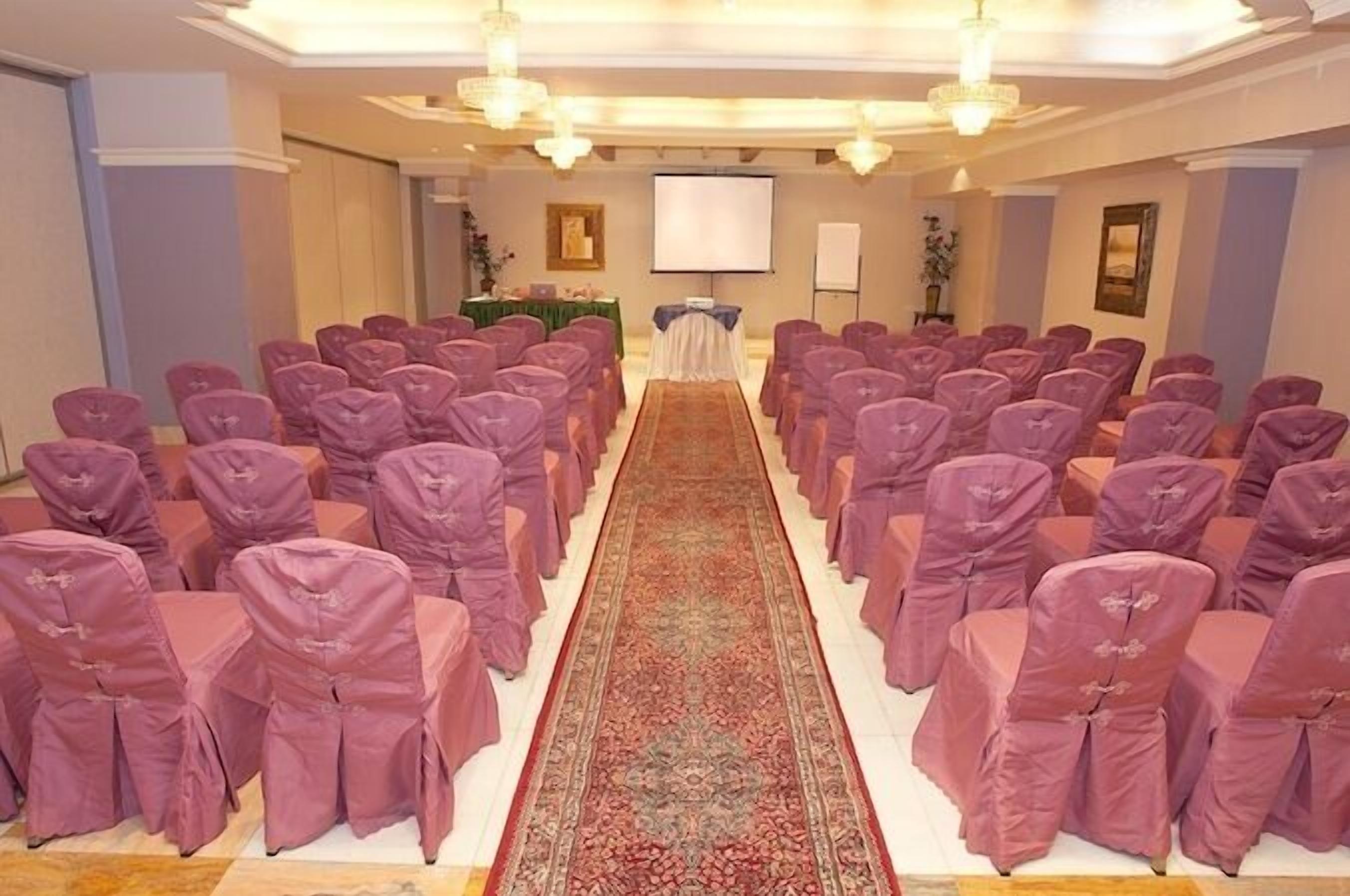 Photo - Safeer Plaza Hotel