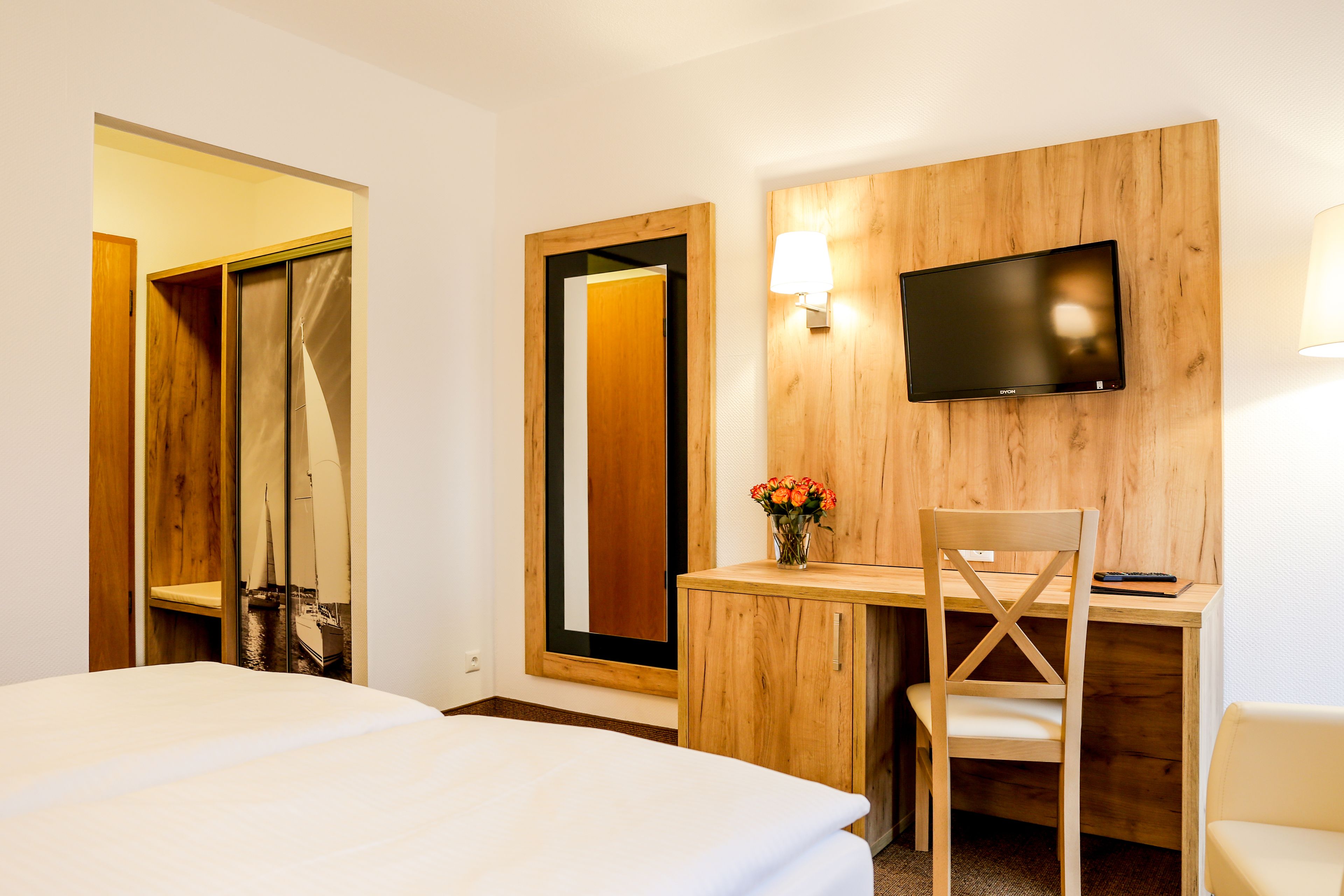 standard double room | hypo-allergenic bedding, minibar, in-room safe, desk