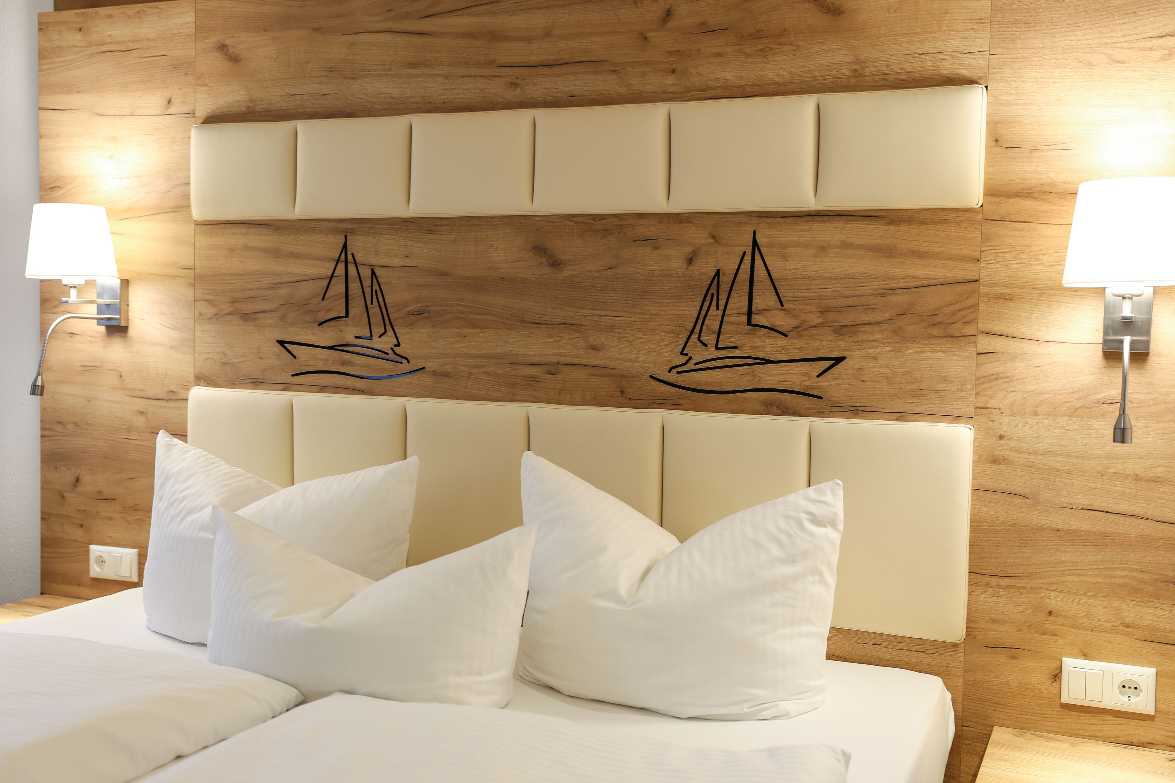 standard double room | hypo-allergenic bedding, minibar, in-room safe, desk