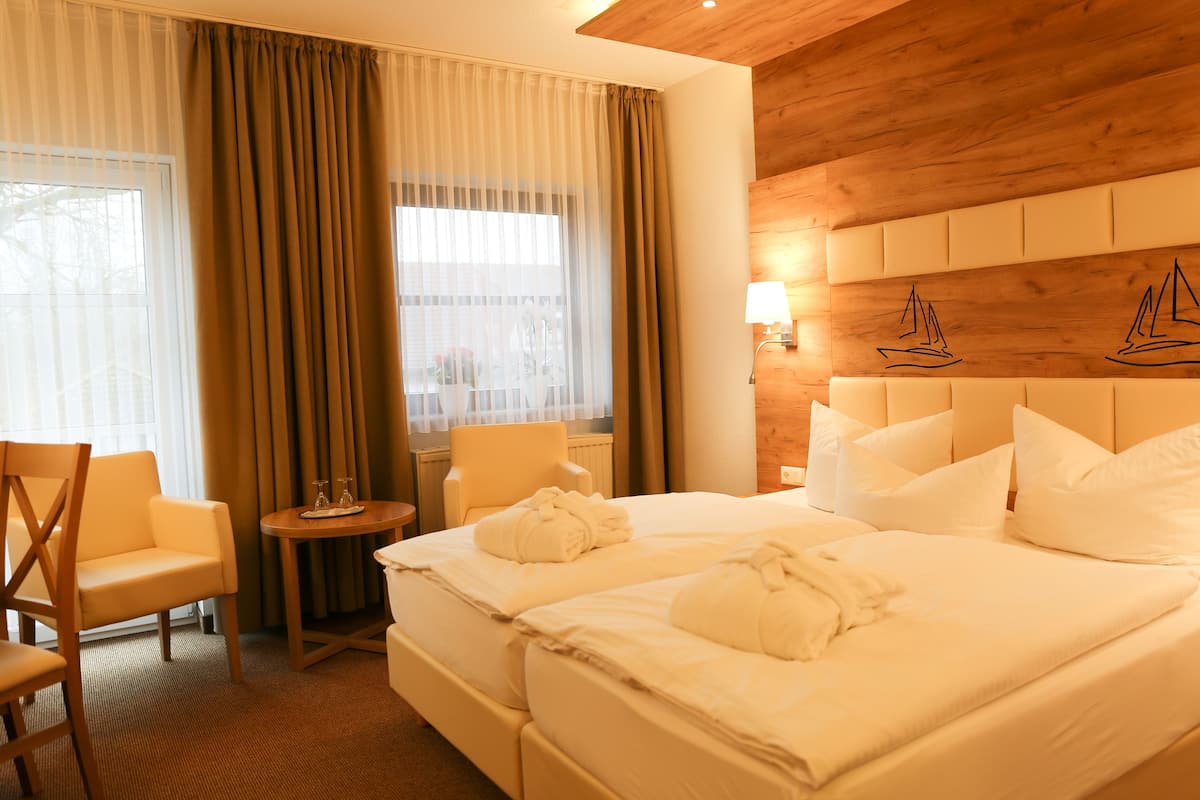 hypo-allergenic bedding, minibar, in-room safe, desk