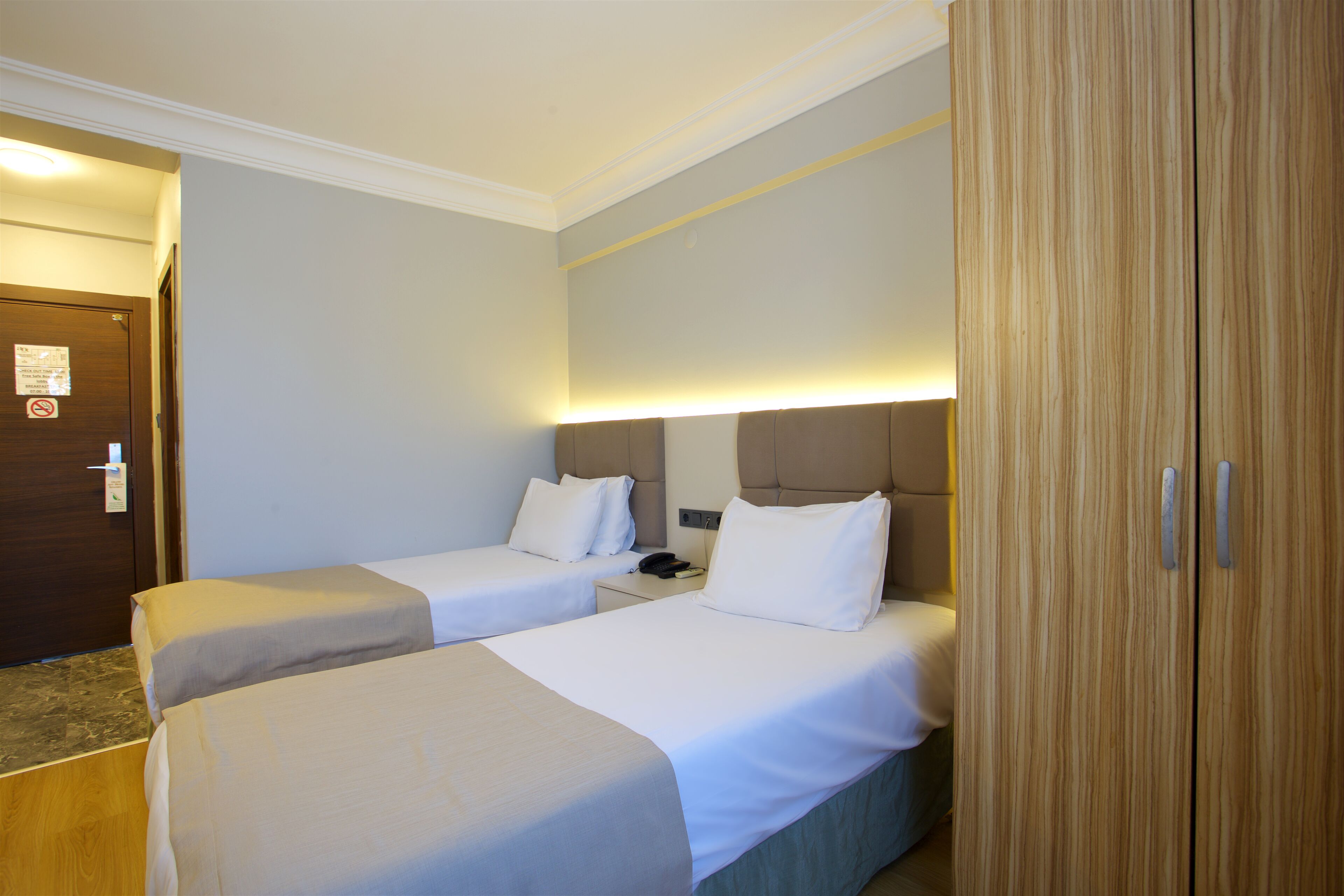 Photo - Grand Ant Hotel