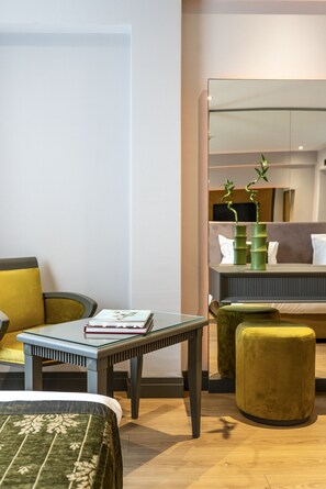 40-inch LCD TV with satellite channels, TV - Oran Hotel (Istanbul)