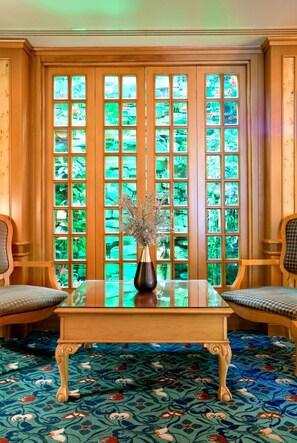 Coin salon dans le hall