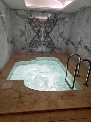 Turkish bath/hammam, massage/treatment rooms, manicures and pedicures - Oran Hotel (Istanbul)