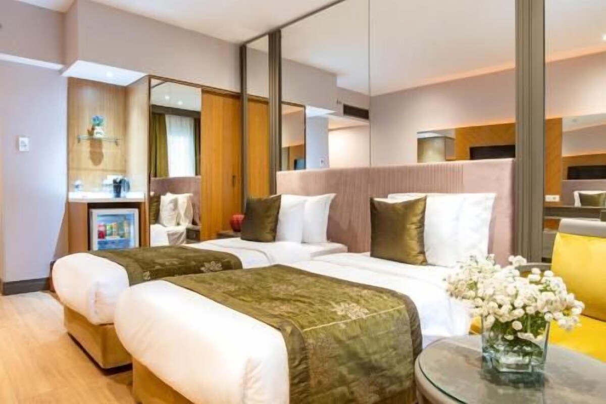 Minibar, in-room safe, desk, blackout drapes