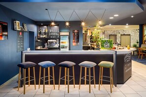 Bar (on property) - Vienna House Easy by Wyndham Bratislava (Bratislava)