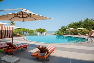 2 piscinas al aire libre