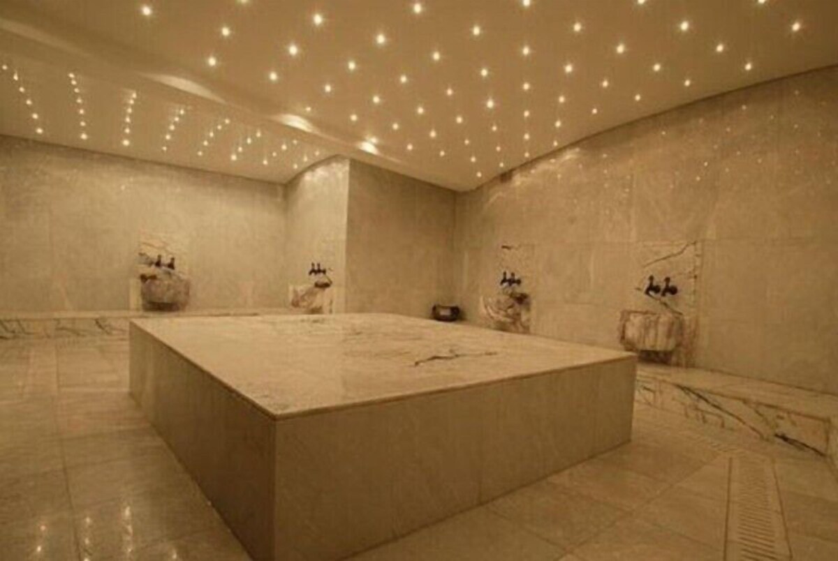Royal Anka Hotel