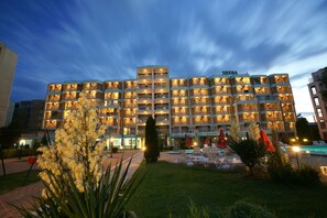 Front of property – evening/night - Sirena Hotel (Sunny Beach)