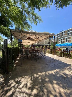 2 restaurants, breakfast, lunch, dinner served; Italian cuisine