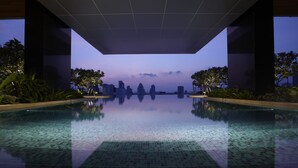A modern pool with a cityscape view at dusk. - Somerset Sukhumvit Thonglor Bangkok (Bangkok)