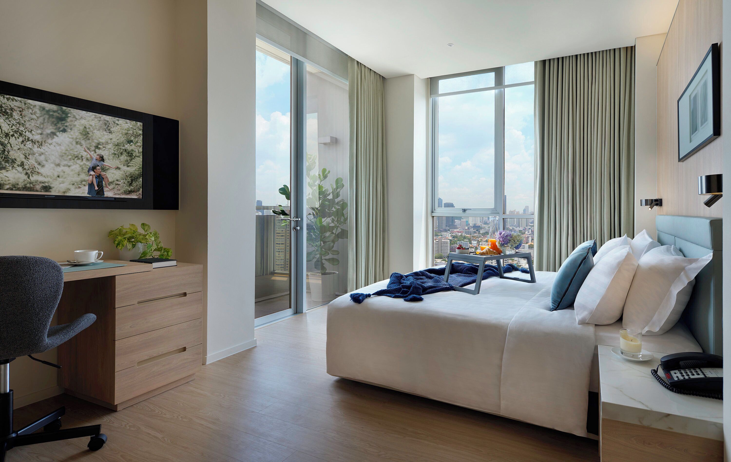 Quarto premier, 1 quarto | Cofres nos quartos, escrivaninha, espaço de trabalho para notebook
