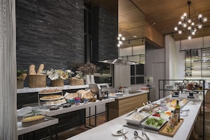 Desayuno buffet todos los días (con cargo) 