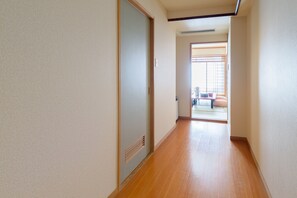 트래디셔널룸, 전용 욕실, 강 전망 (High-floor) 성인수에따라 요이불 제공 | 복도