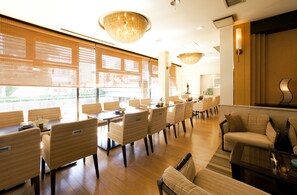 Lobby - Yamatoya Honten Ryokan Osaka (Osaka)