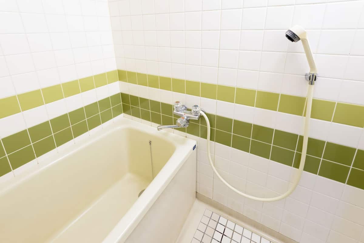 Bathroom | Combined shower/tub, deep soaking tub, free toiletries, hair dryer