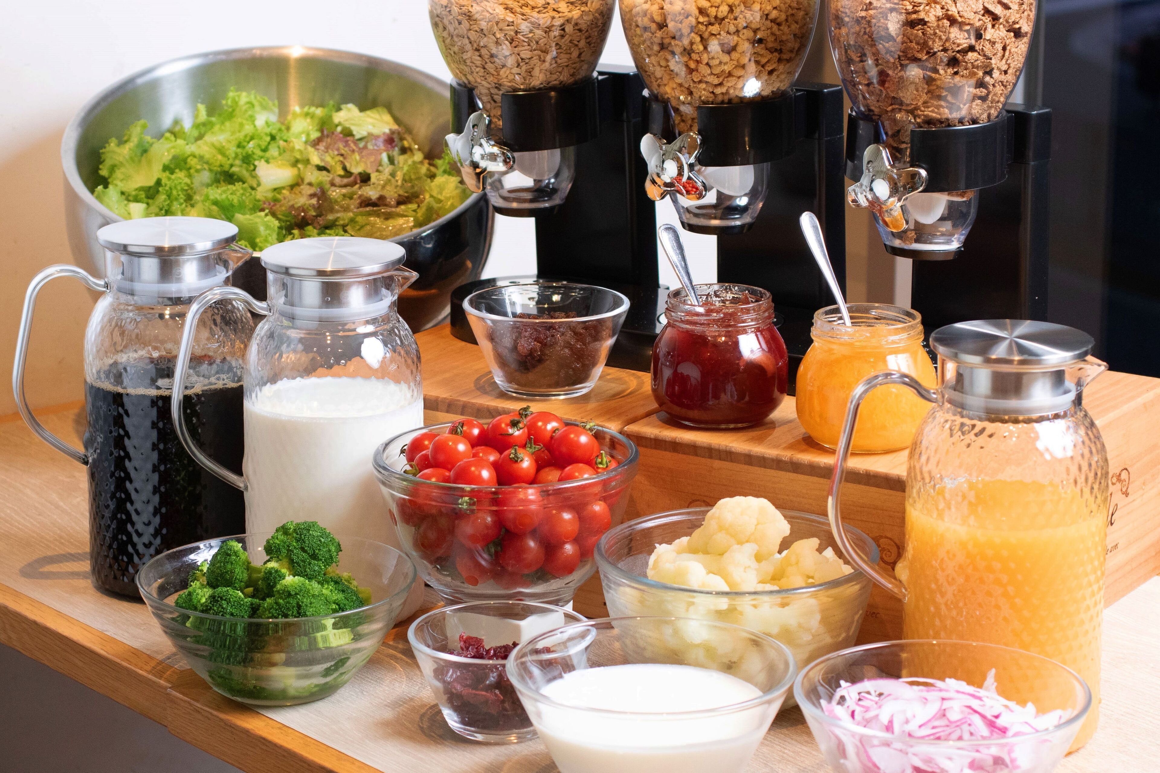 daily cooked-to-order breakfast (jpy 2000 per person)