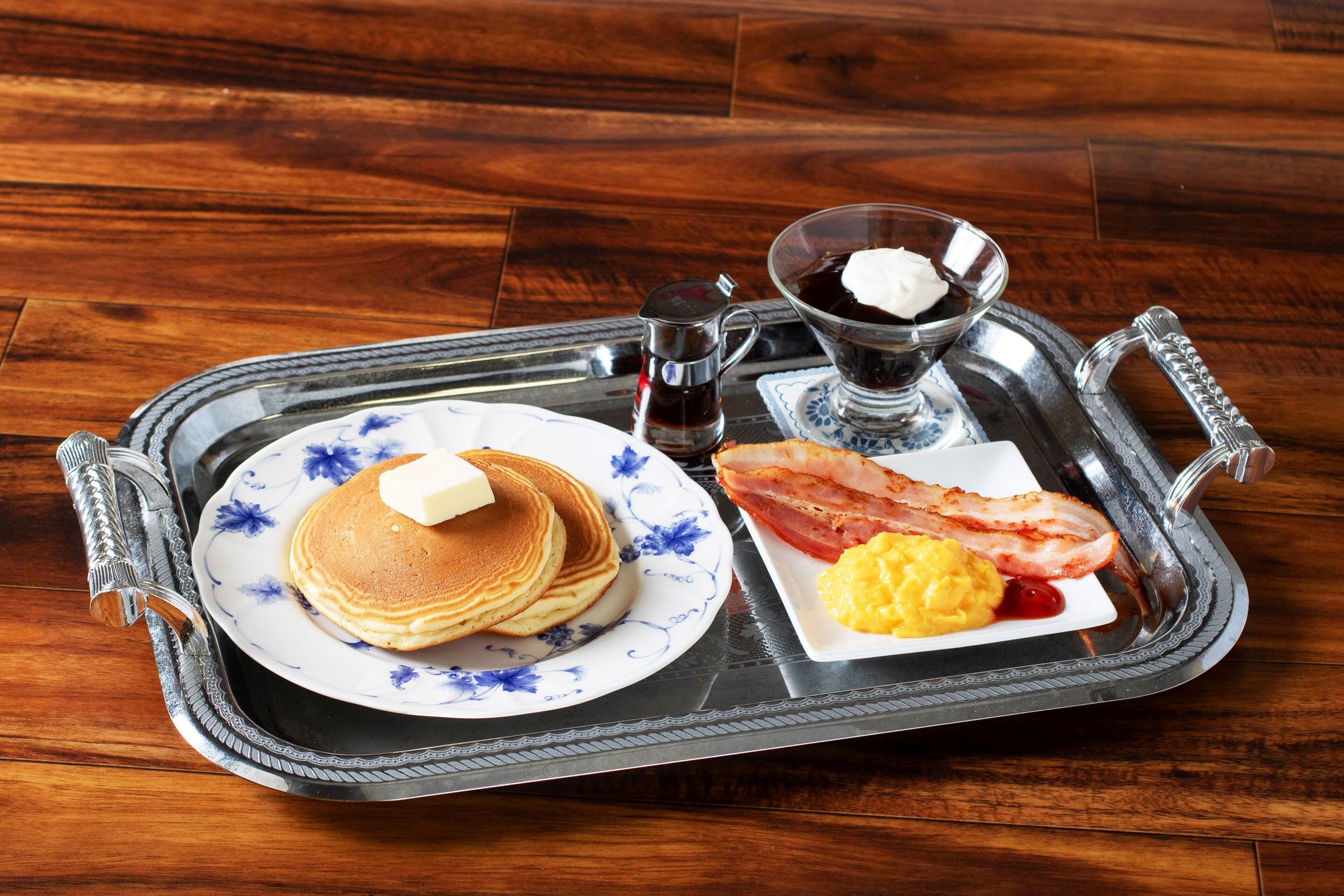 daily cooked-to-order breakfast (jpy 2000 per person)