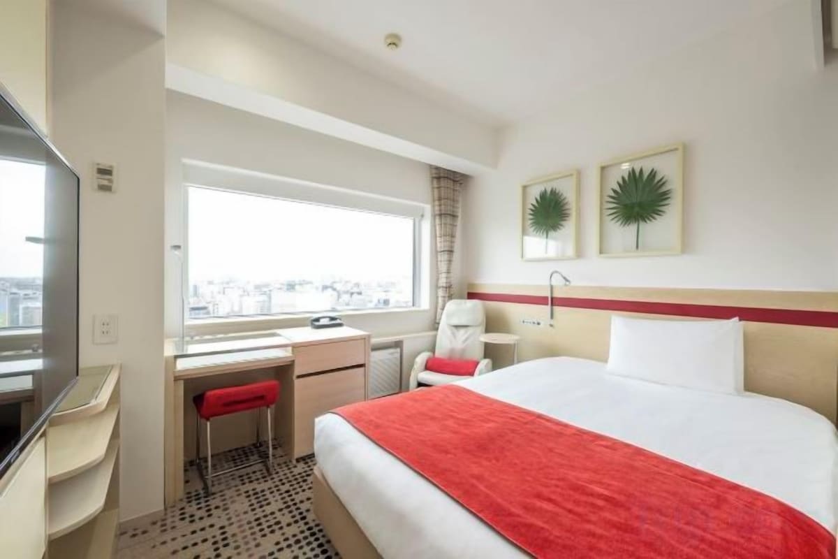 In-room safe, desk, free WiFi, bed sheets