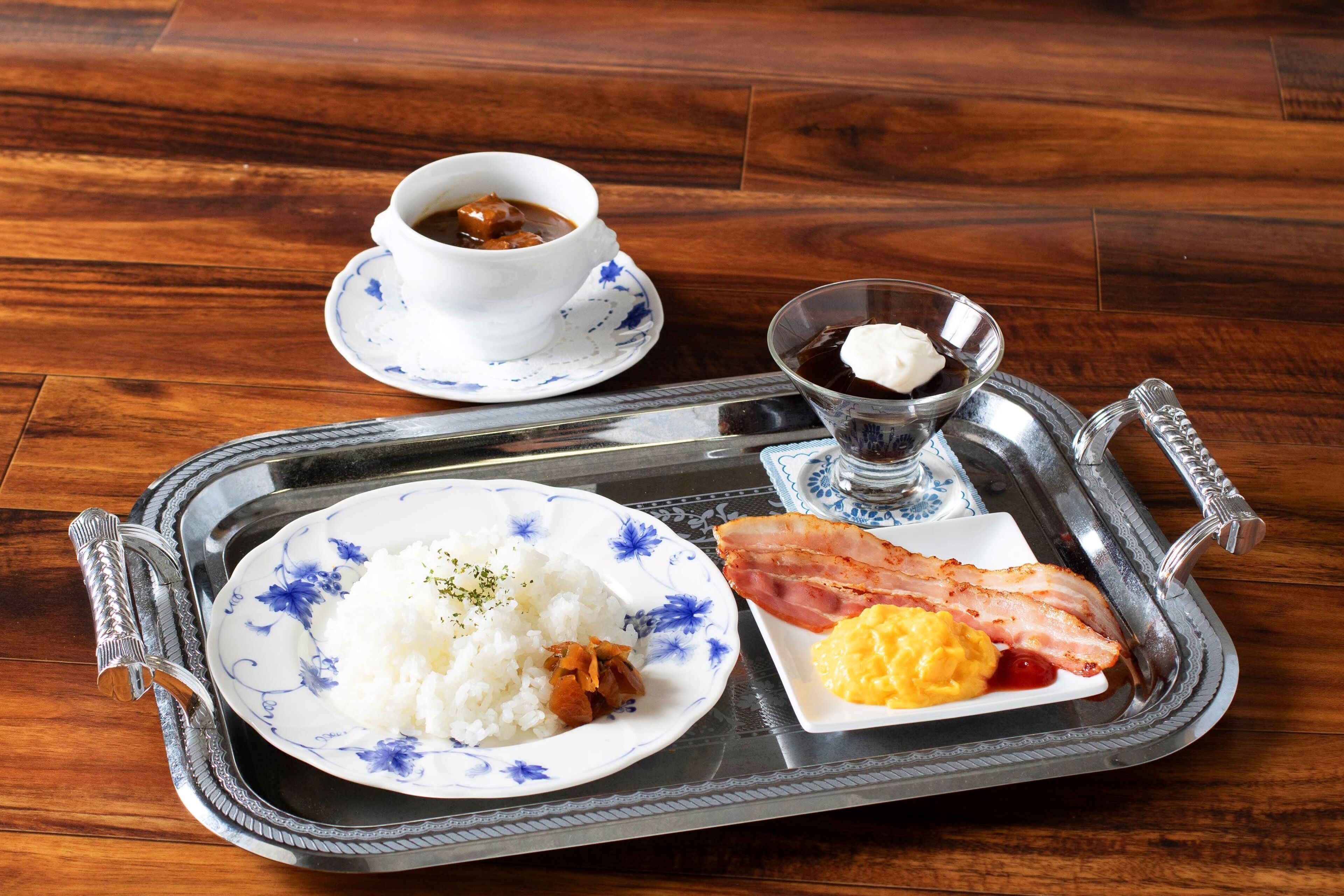 daily cooked-to-order breakfast (jpy 2000 per person)