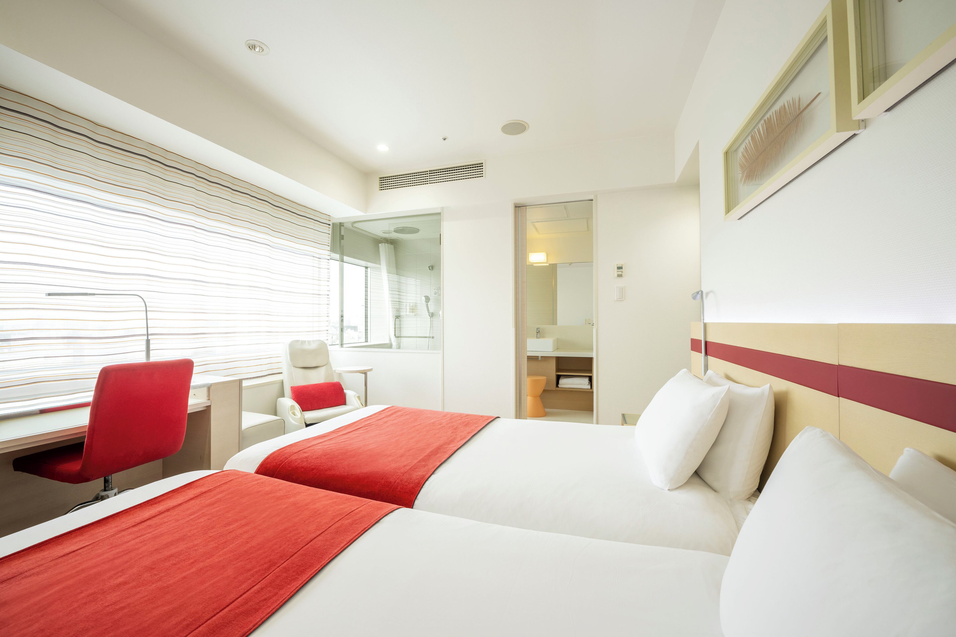 twin room - non-smoking | in-room safe, desk, free wifi, bed sheets