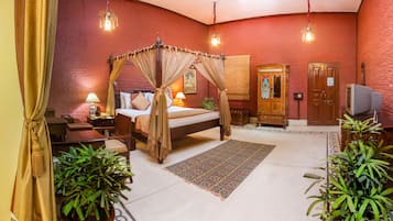 Bộ đồ giường cao cấp, minibar, trang trí khác biệt