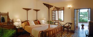 Deluxe Single Room, 1 Double Bed | Premium bedding, minibar, individually decorated, individually furnished