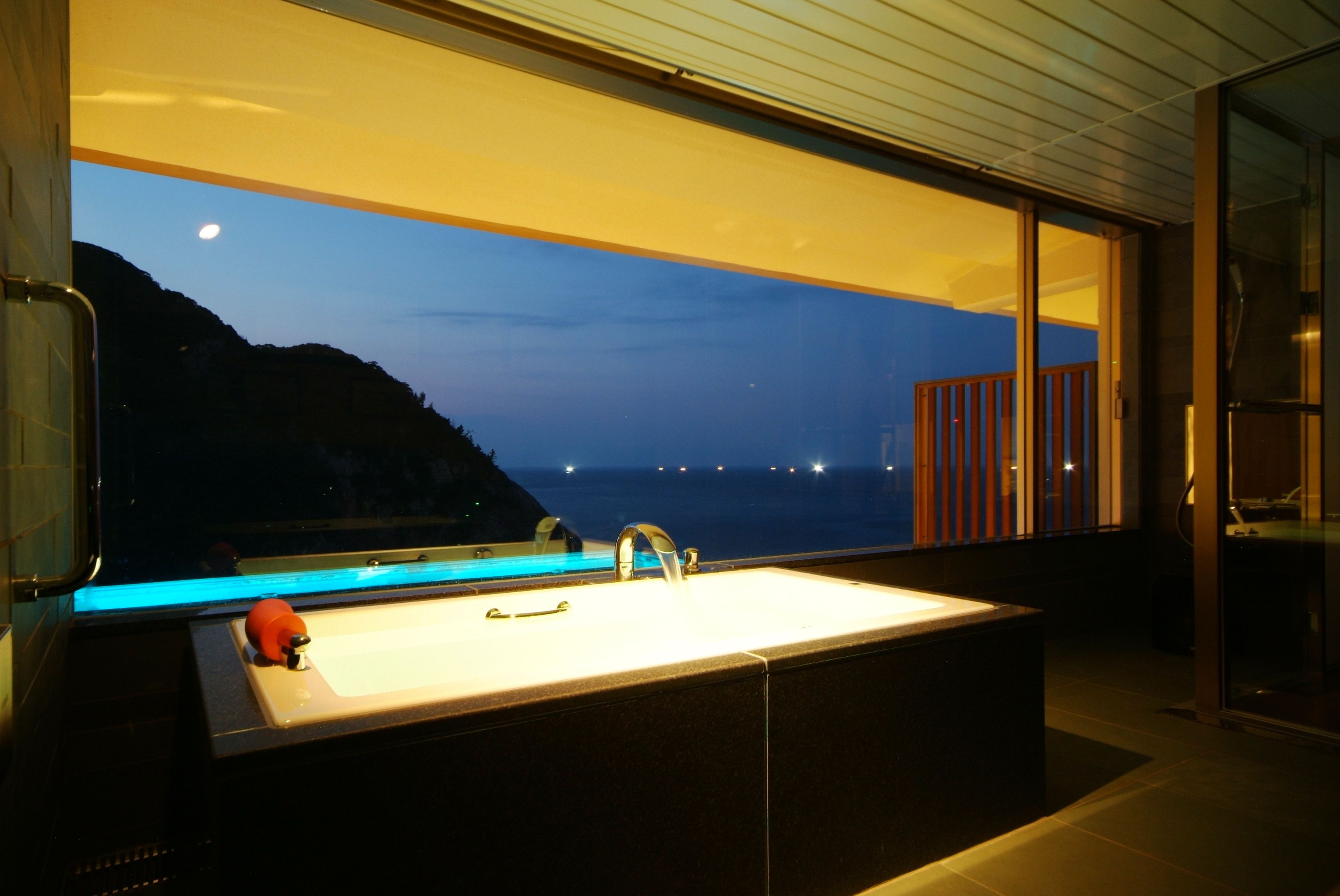 "tokijiku" twin suite, non smoking | bathroom | separate bathtub and shower, deep-soaking bathtub, free toiletries