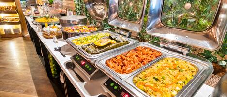 Breakfast, lunch, dinner served; garden views