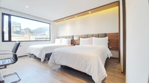 Tomannsrom – superior | Sengetøy av topp kvalitet, minibar, safe på rommet og skrivebord