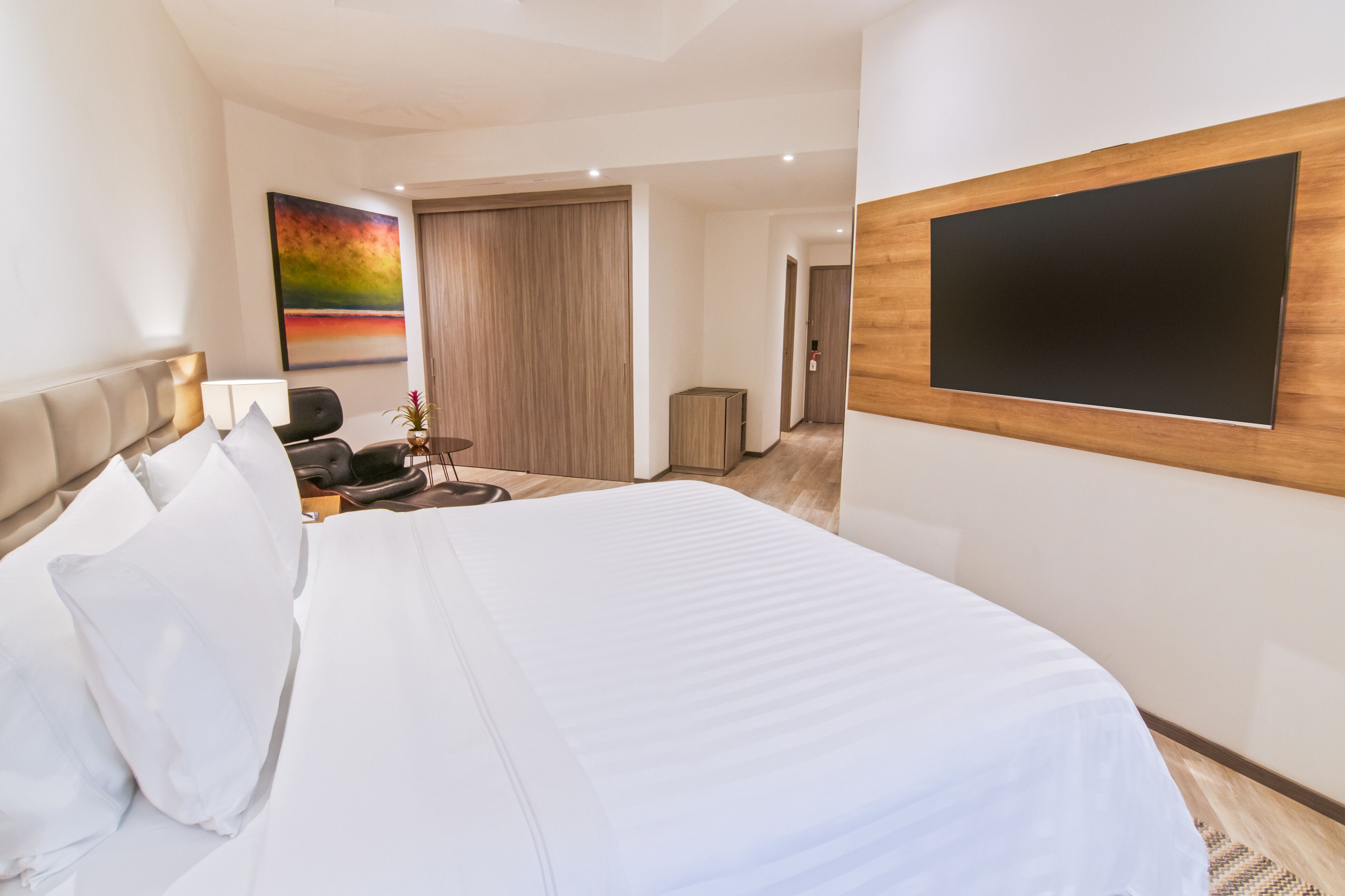 junior suite | premium bedding, minibar, in-room safe, desk