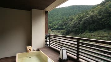 Luxury Twin Room with Open Air Bath | Deep soaking bathtub