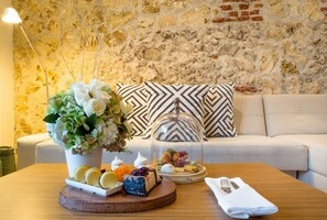 Luxury Room | Premium bedding, minibar, in-room safe, desk - Movich Hotel Cartagena de Indias (Cartagena)