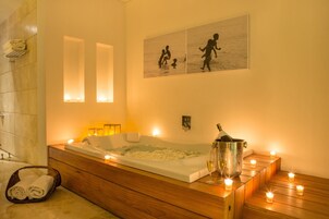 Shower, rainfall showerhead, free toiletries, hair dryer