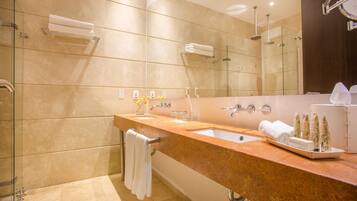 Douche, douche cascade, articles de toilette (gratuits)