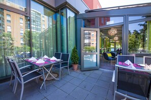 Frokost og middag serveres, internasjonale retter