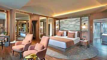 1 quarto, frigobar, cofres nos quartos, escrivaninha