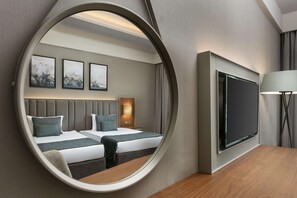 Minibar, in-room safe, desk, laptop workspace - Rixos Sungate - The Land of Legends Access (Kemer)