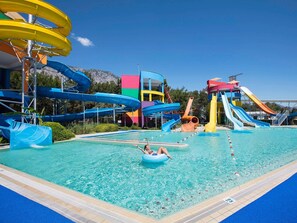 Indoor pool, seasonal outdoor pool, pool umbrellas, sun loungers - Rixos Sungate - The Land of Legends Access (Kemer)